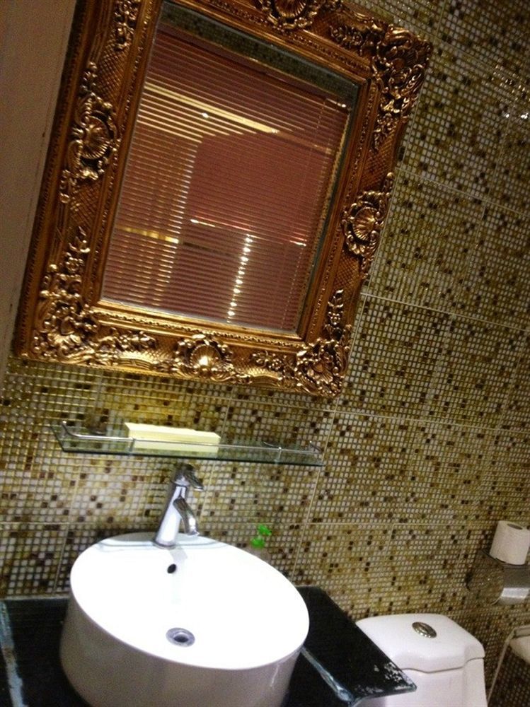 Jiujiu Holiday Hotel Shanghai Esterno foto